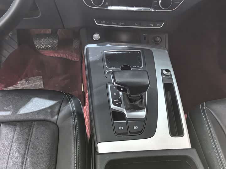 Фото 8 - Audi Q5L