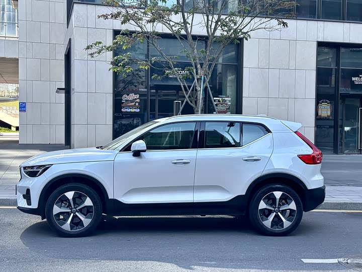 Фото 3 - Volvo XC40