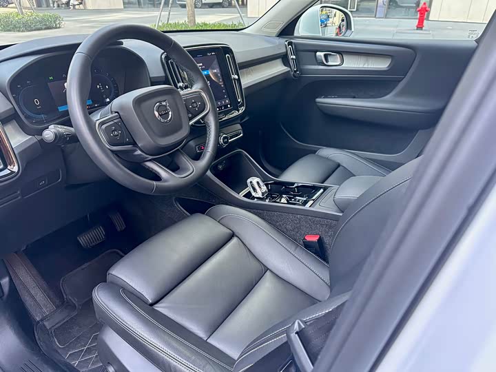 Фото 7 - Volvo XC40