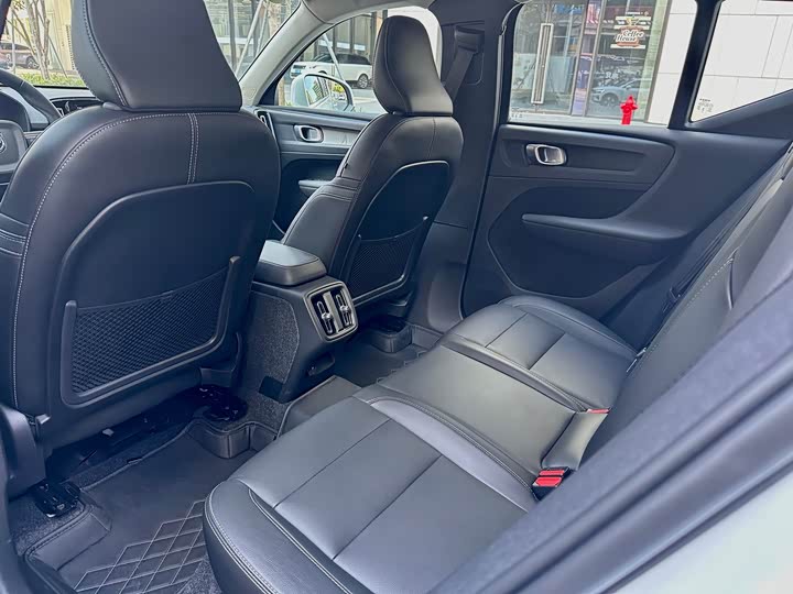 Фото 9 - Volvo XC40