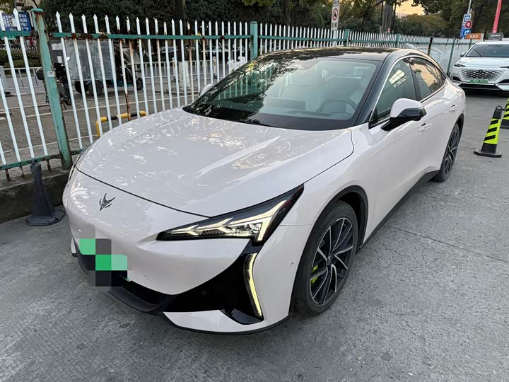 Фото 1 - BAIC Arcfox Alpha S5