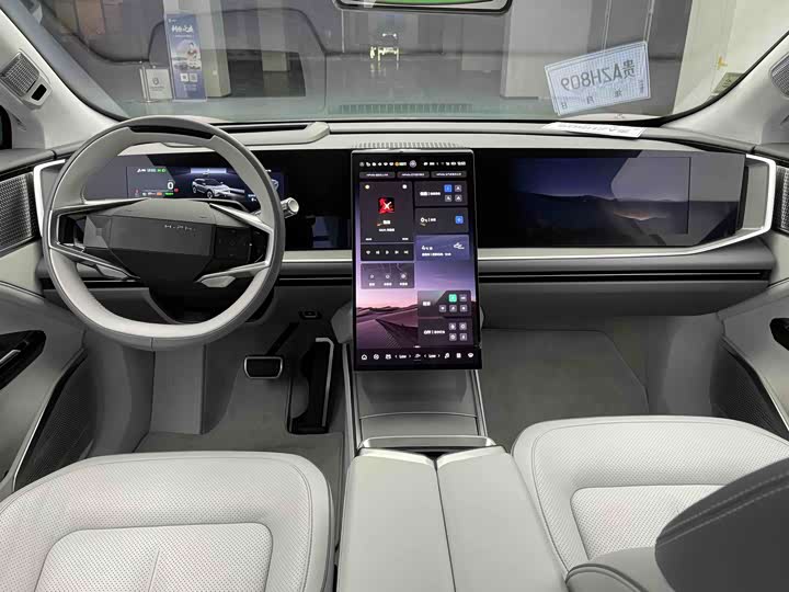 Фото 6 - HiPhi Y