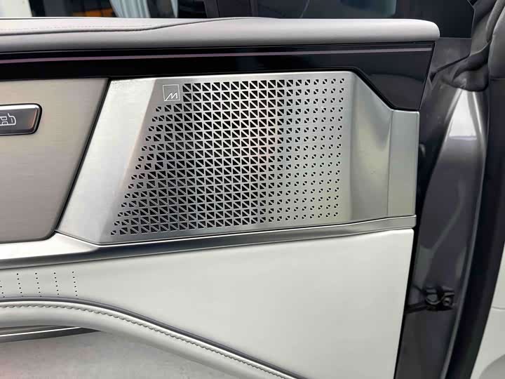 Фото 9 - HiPhi Y