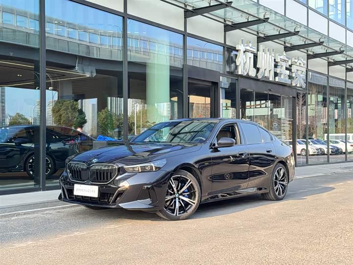 Фото 1 - BMW 5 Series