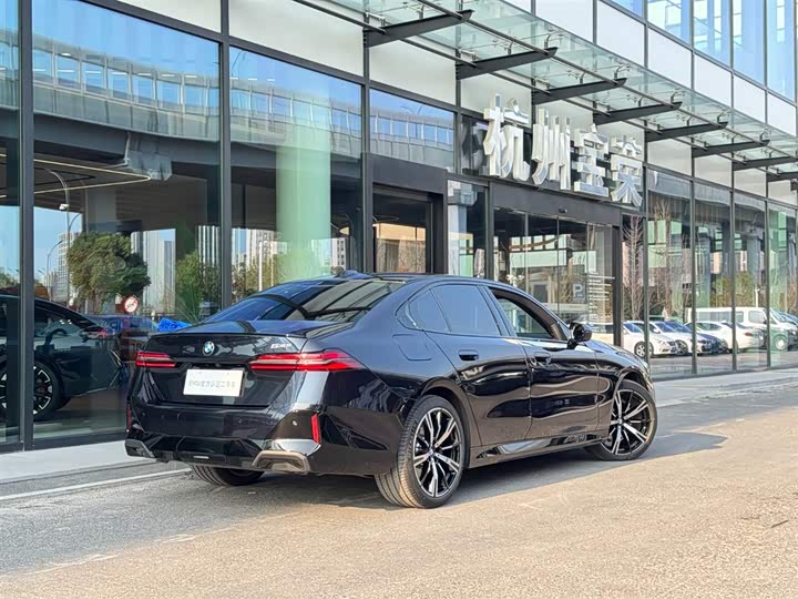 Фото 2 - BMW 5 Series