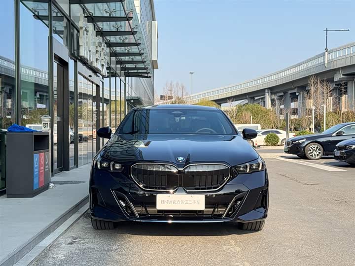 Фото 3 - BMW 5 Series