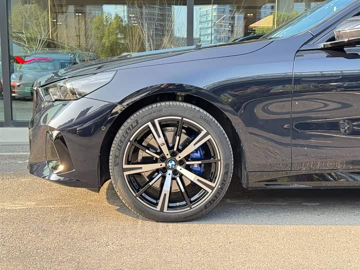 Фото 5 - BMW 5 Series