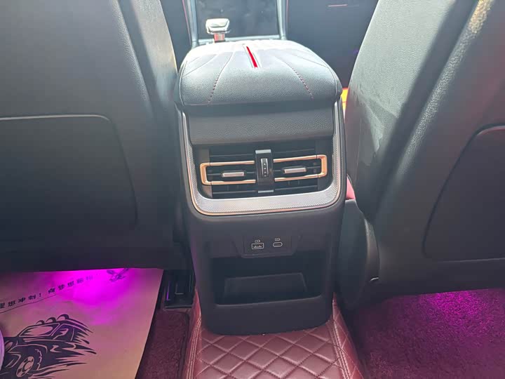 Фото 8 - Hongqi H6