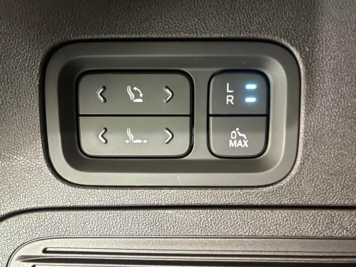 Фото 9 - Denza D9