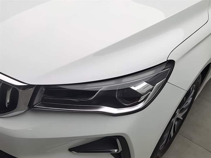 Фото 7 - Geely Emgrand