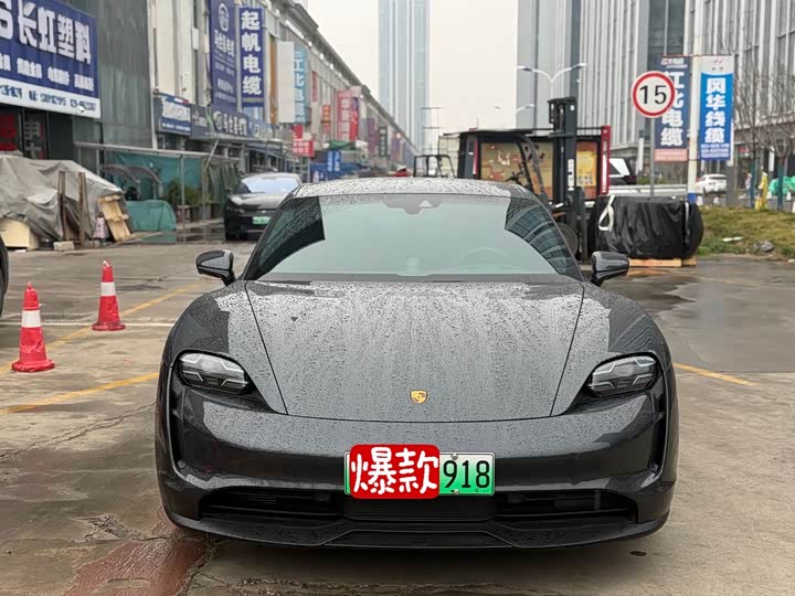 Фото 2 - Porsche Taycan