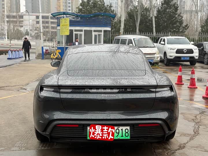 Фото 3 - Porsche Taycan