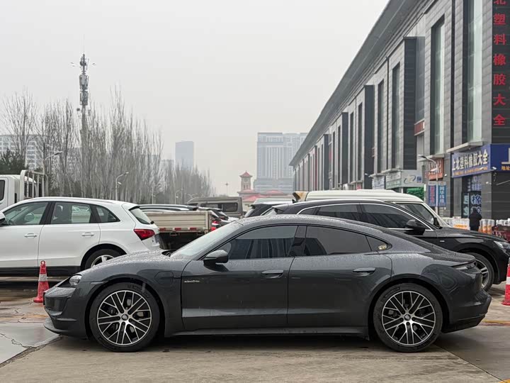 Фото 4 - Porsche Taycan