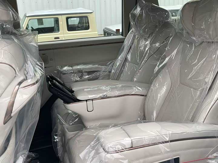 Фото 7 - Lexus LM