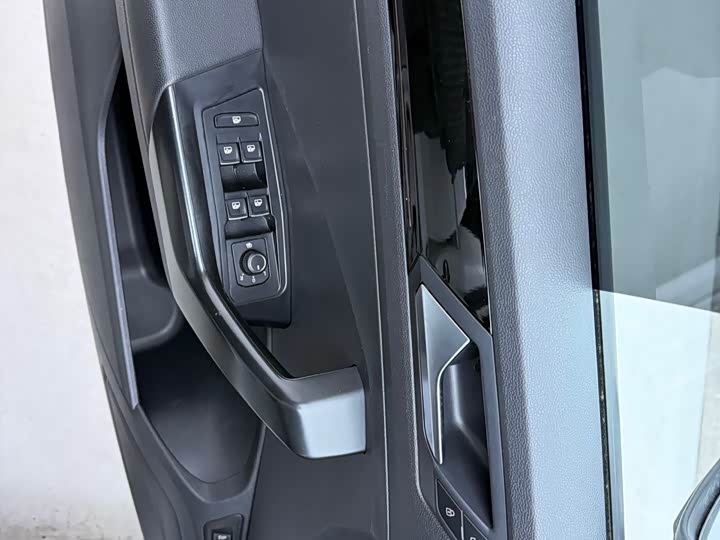 Фото 4 - Volkswagen T-Roc