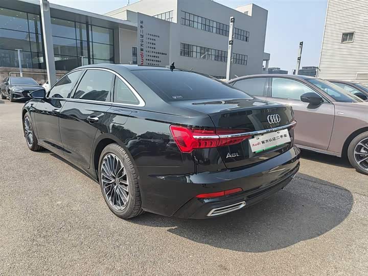 Фото 3 - Audi A6L Hybrid