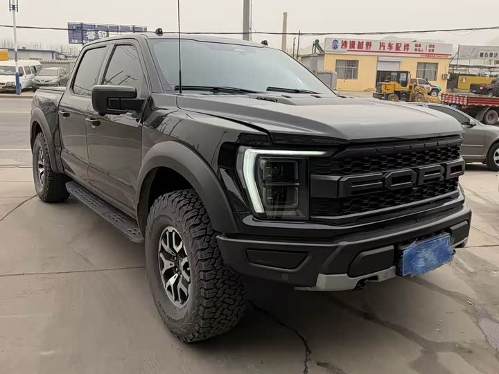 Photo 2 - Ford F-150 Raptor