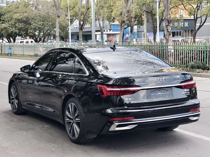 Фото 4 - Audi A6L