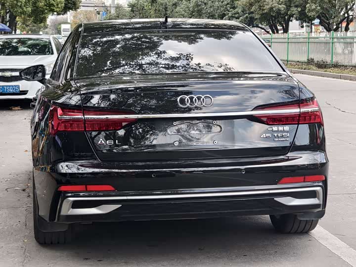Фото 5 - Audi A6L
