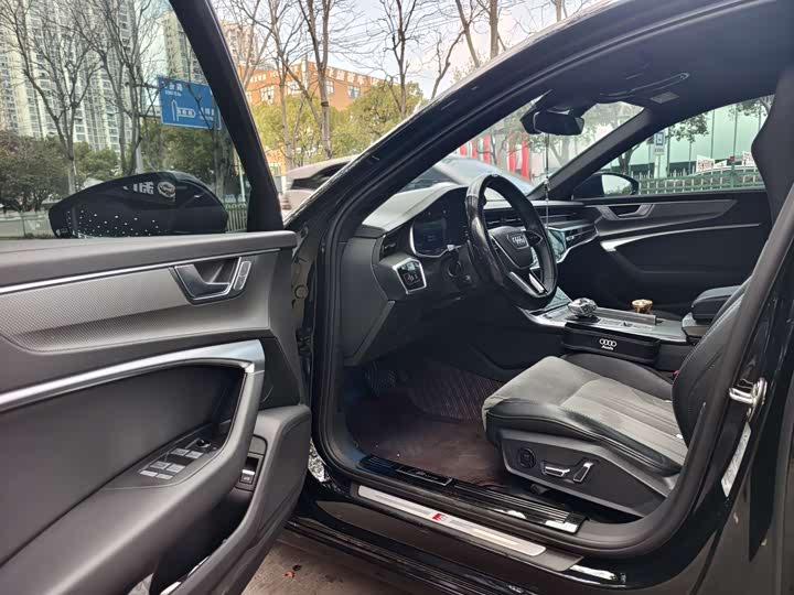 Фото 6 - Audi A6L