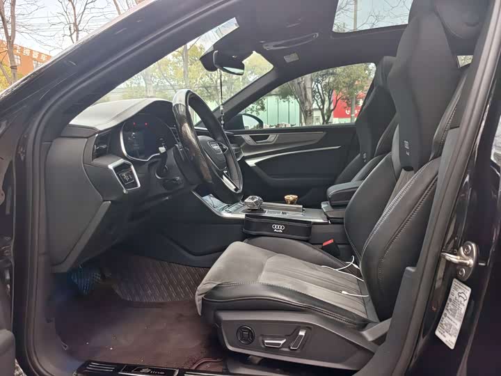 Фото 7 - Audi A6L