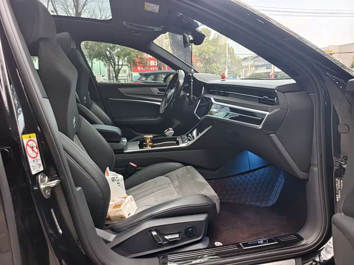 Фото 9 - Audi A6L