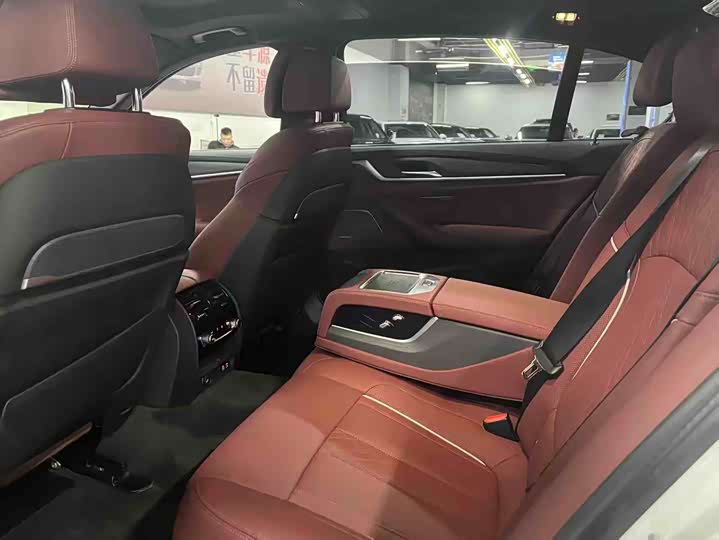 Фото 6 - BMW 5 Series