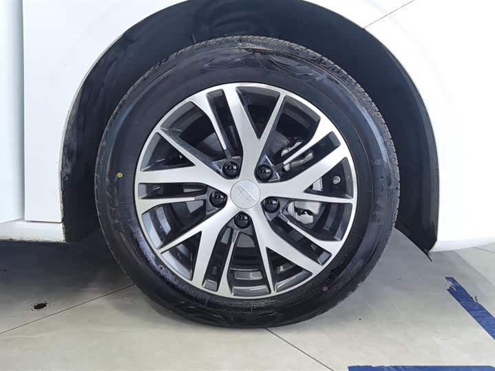 Фото 6 - Geely Emgrand