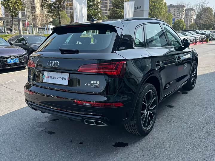 Фото 9 - Audi Q5L