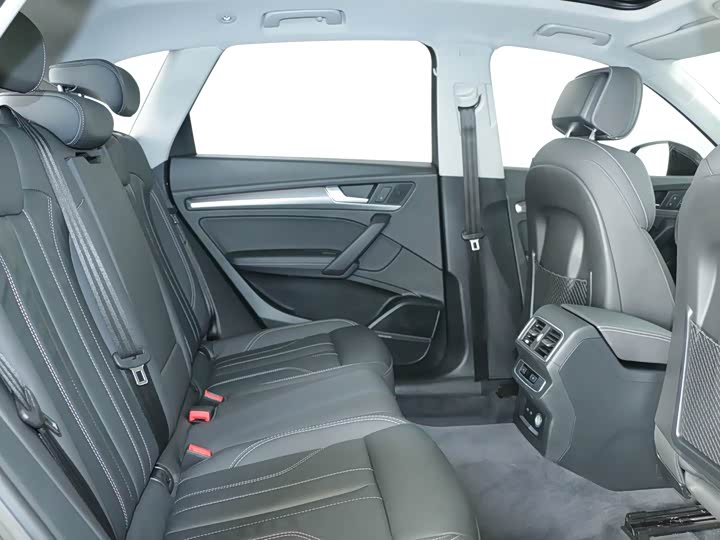 Фото 7 - Audi Q5L