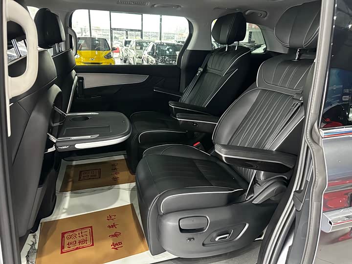 Фото 5 - Roewe iMax 8