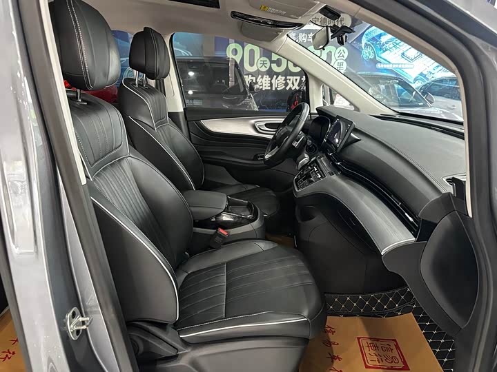 Фото 8 - Roewe iMax 8