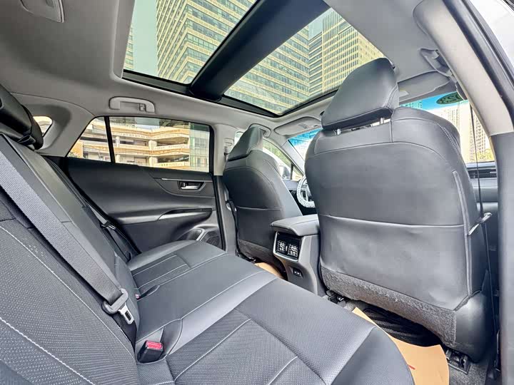 Фото 7 - Toyota Harrier