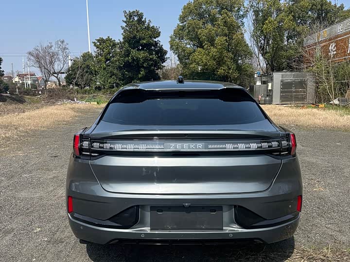 Photo 5 - Zeekr 001