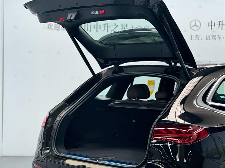 Photo 3 - Mercedes-Benz EQE SUV