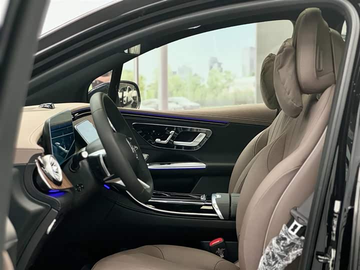 Photo 6 - Mercedes-Benz EQE SUV