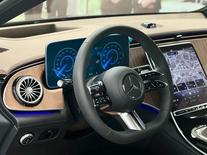 Photo 7 - Mercedes-Benz EQE SUV