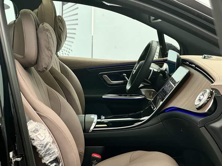 Photo 9 - Mercedes-Benz EQE SUV