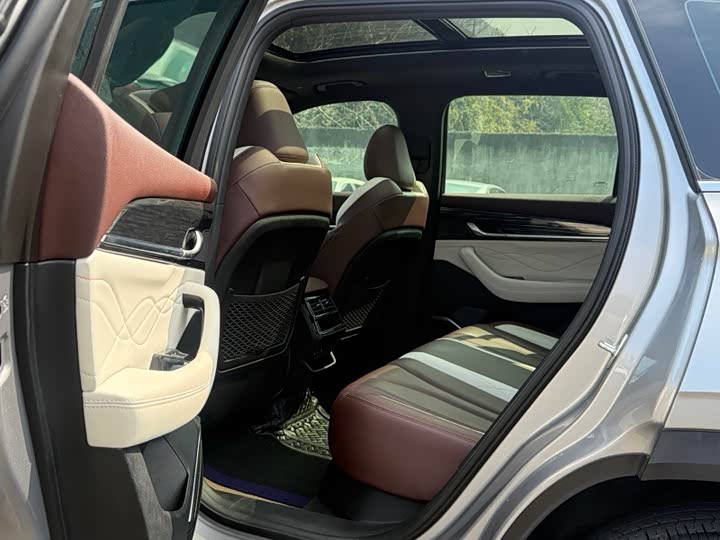 Фото 5 - Geely Monjaro