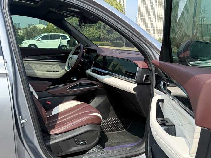 Фото 8 - Geely Monjaro