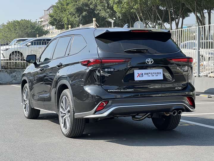 Фото 4 - Toyota Crown Kluger