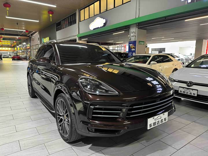 Photo 3 - Porsche Cayenne