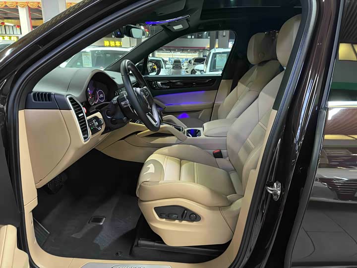 Photo 4 - Porsche Cayenne