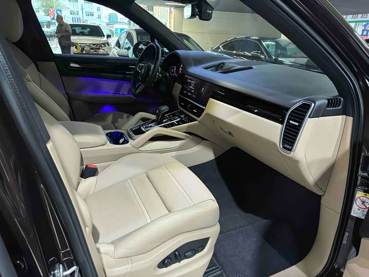 Photo 5 - Porsche Cayenne