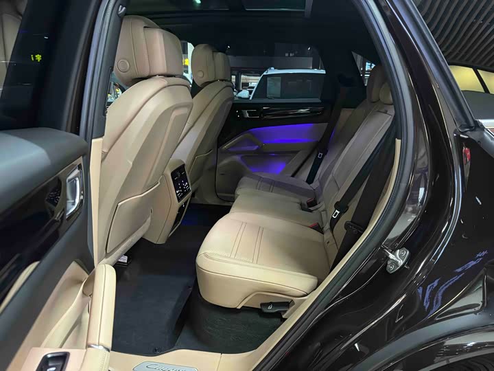 Photo 7 - Porsche Cayenne