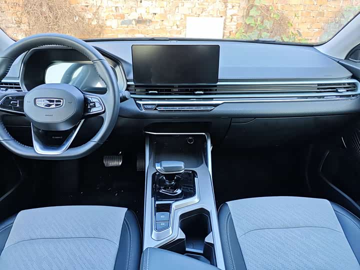 Фото 7 - Geely Emgrand