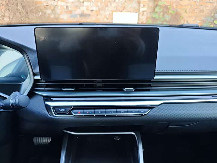 Фото 8 - Geely Emgrand