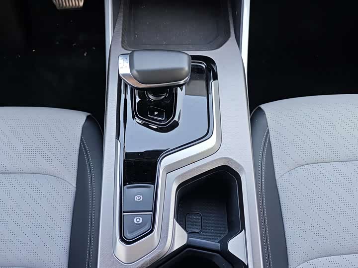 Фото 9 - Geely Emgrand