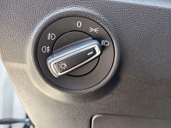 Фото 8 - Volkswagen T-Roc