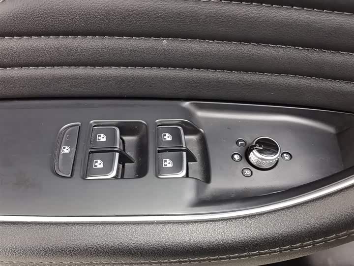 Фото 9 - Hongqi HS5